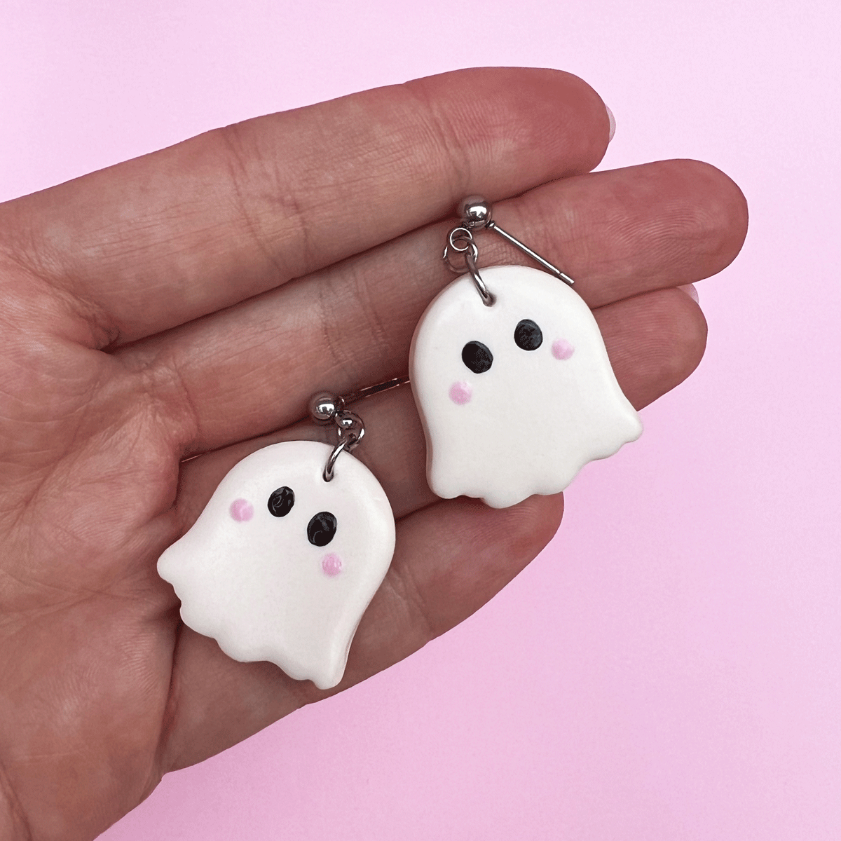 Grandes boucles d'oreilles puces pendantes - Mignon Fantôme