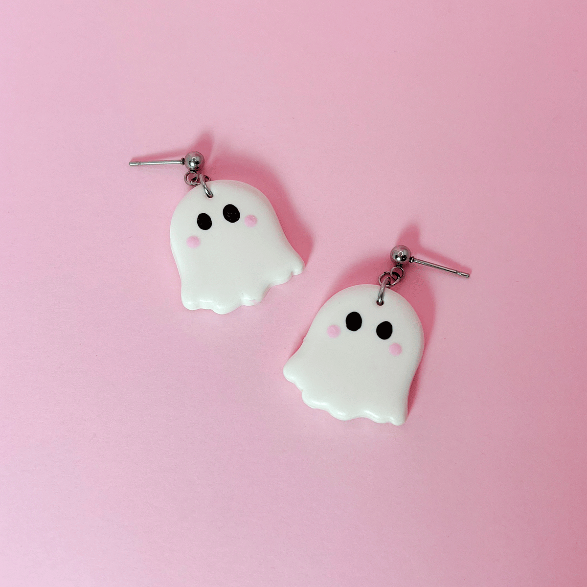 Grandes boucles d'oreilles puces pendantes - Mignon Fantôme