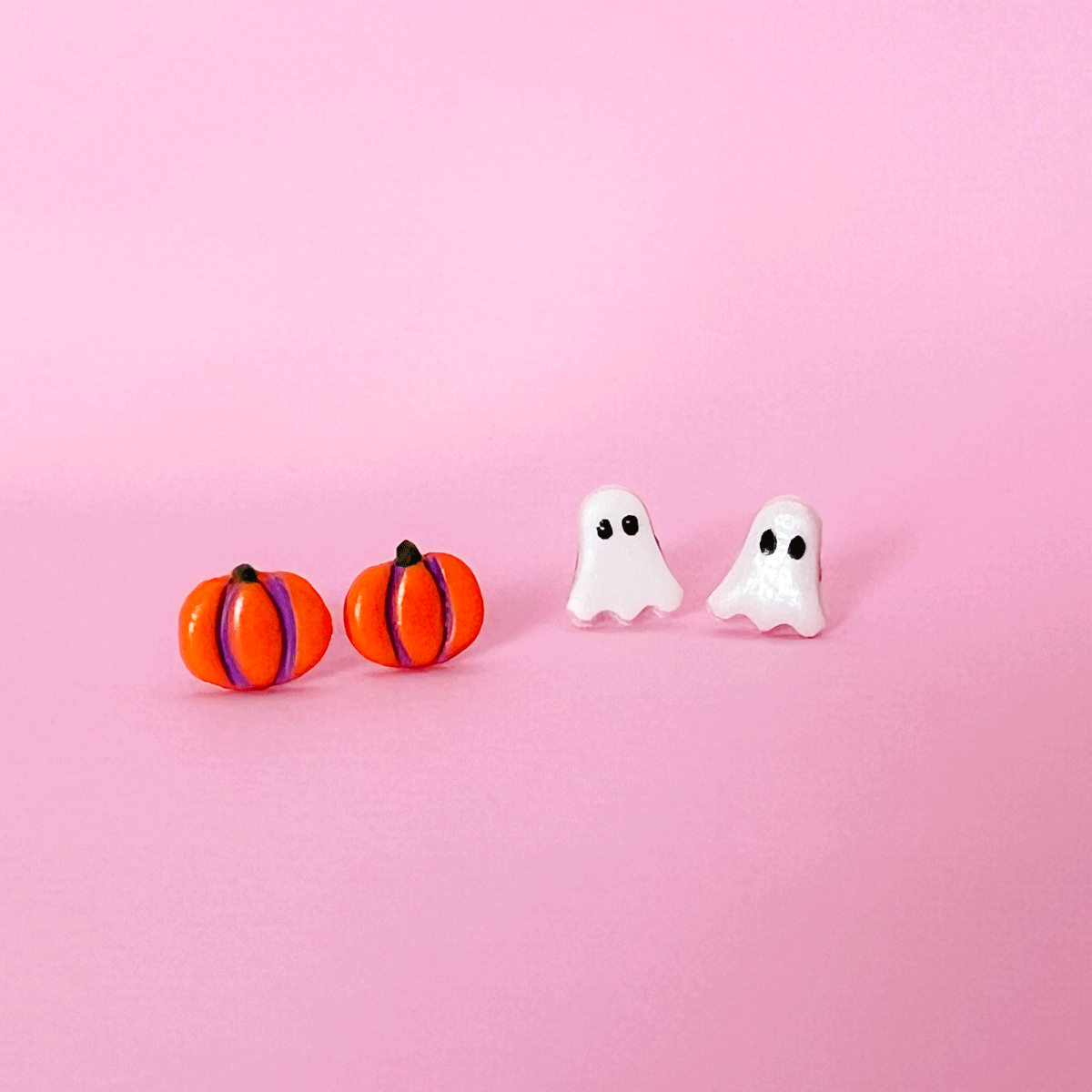 2 paires de boucles d'oreille de style clou - Fantome / Citrouille