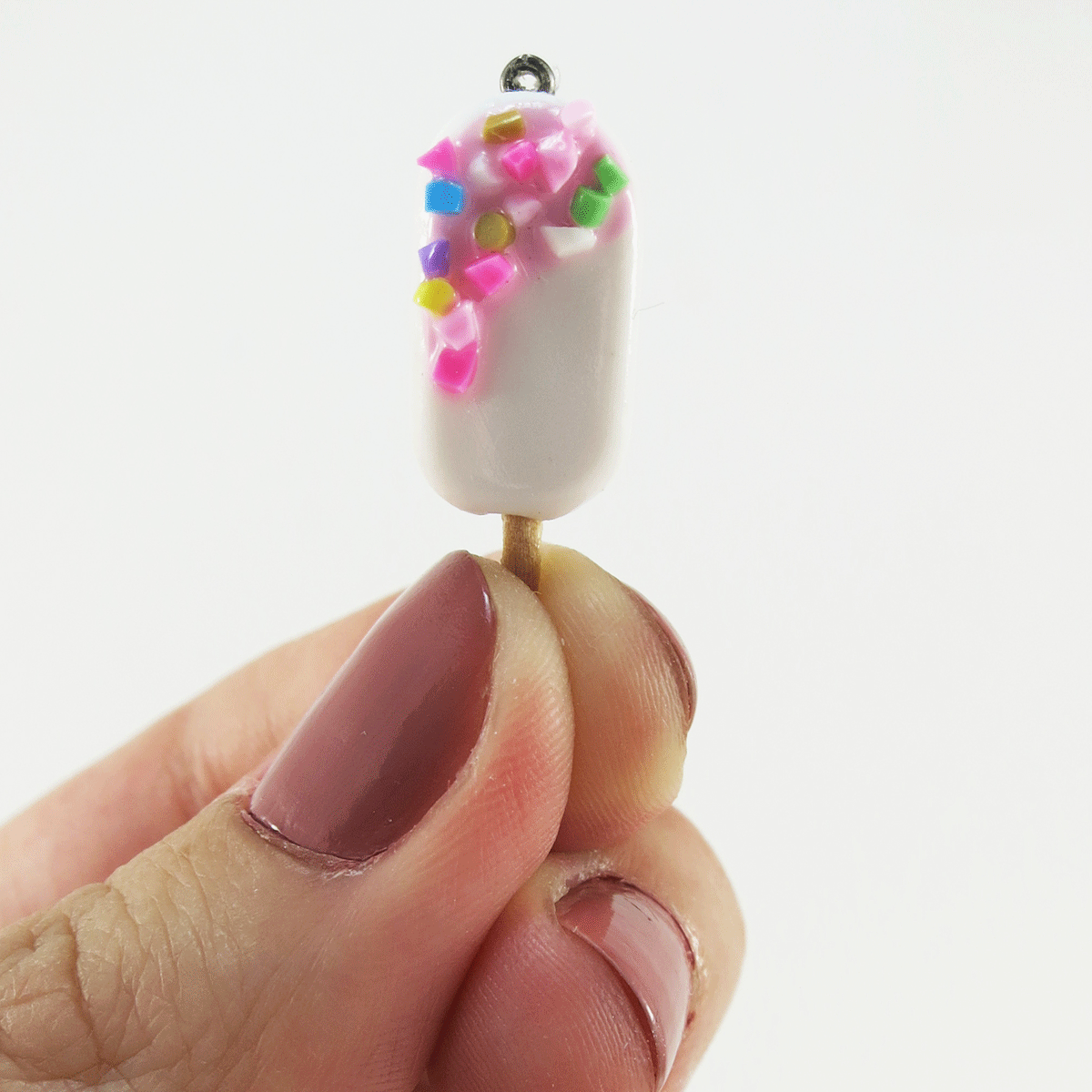 Popsicle blanc, crémage rose ultra pâle & confettis multicolores