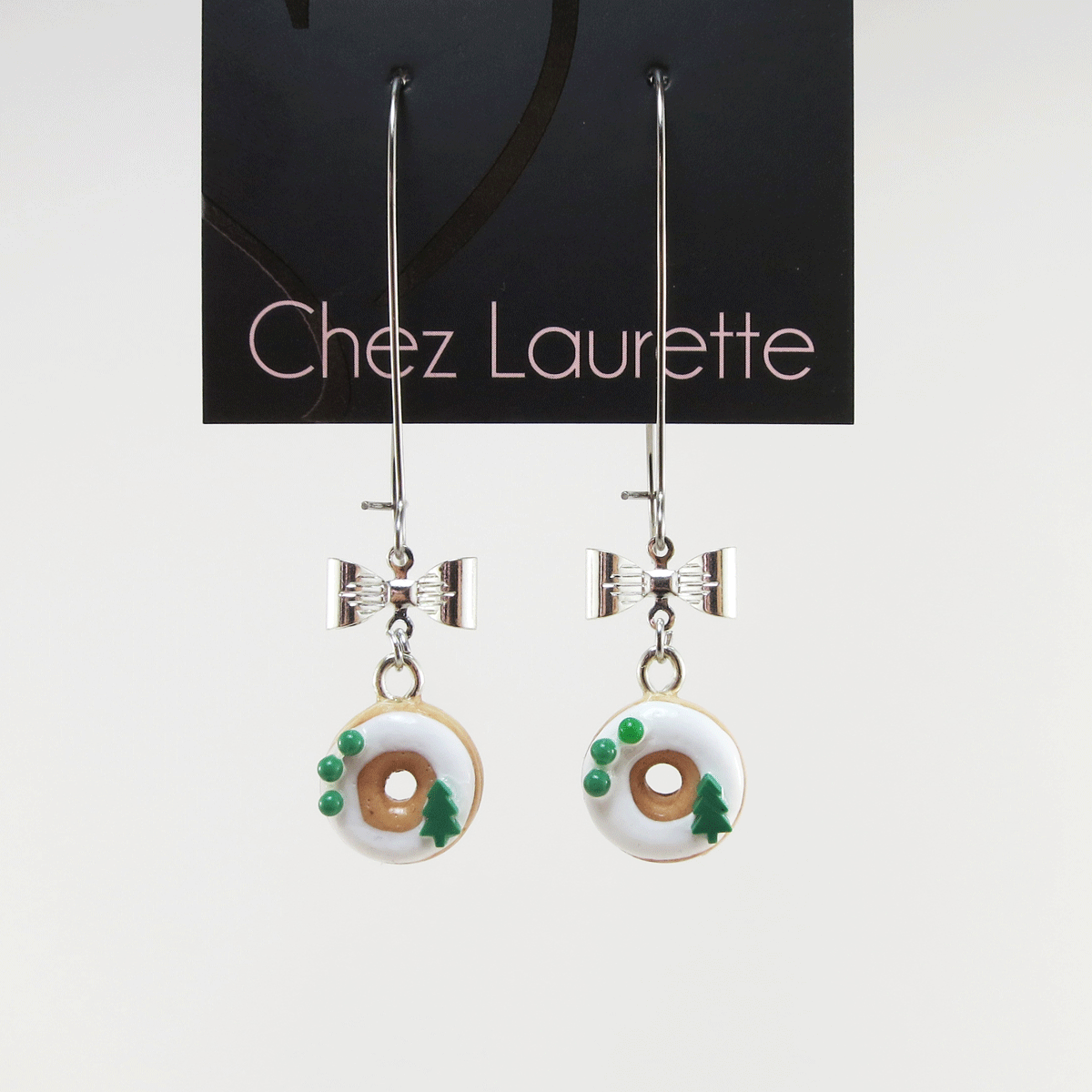 Beignes blancs, billes & sapin verts