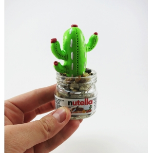 Cactus décoratif pour la maison vert / rouge / blanc dans un pot de tartinade au chocolat recyclé !