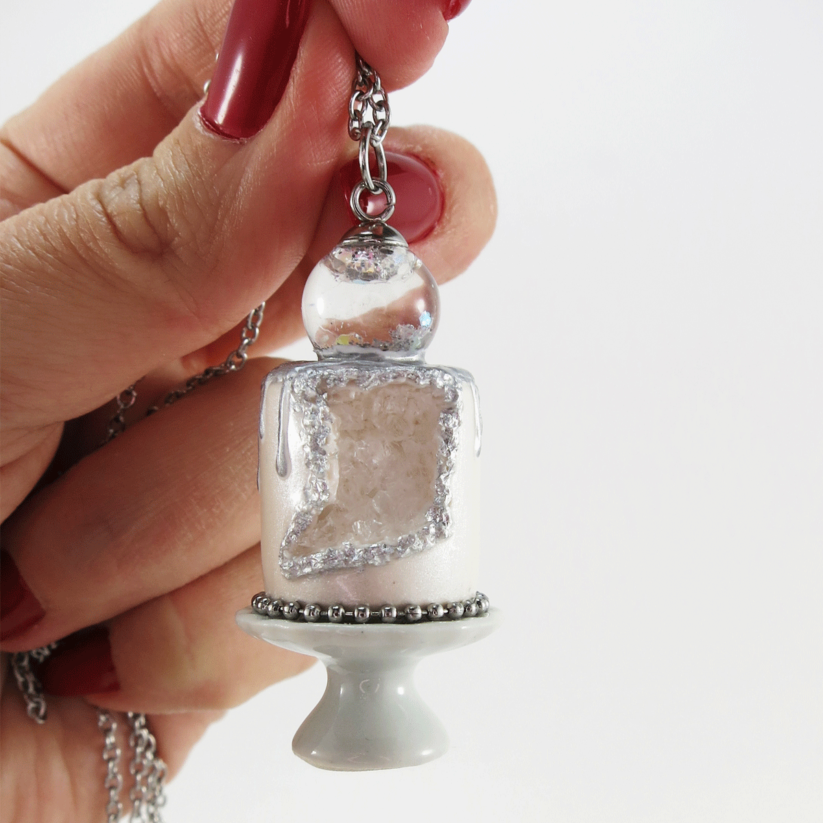 Gâteau Géode Quartz blanc, feuille d’argent & boule de neige en verre - Pièce unique